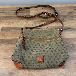 Dooney & Bourke Ivy Canvas Logo Classic Crossbody Bag Purse Vintage Women’s